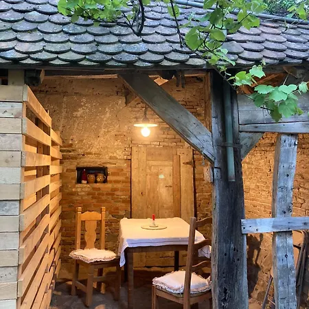 House By The Church - Entire House Holiday home Crit